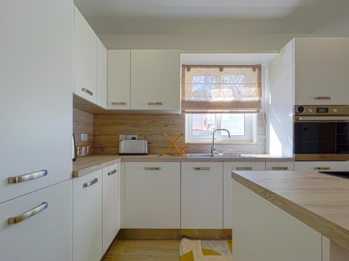 Апартаменты 21 Townhouse In St Julians Сент Джулианс Экстерьер фото